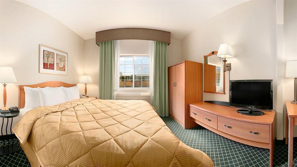Comfort Inn & Suites Oakland Airport Bagian luar foto