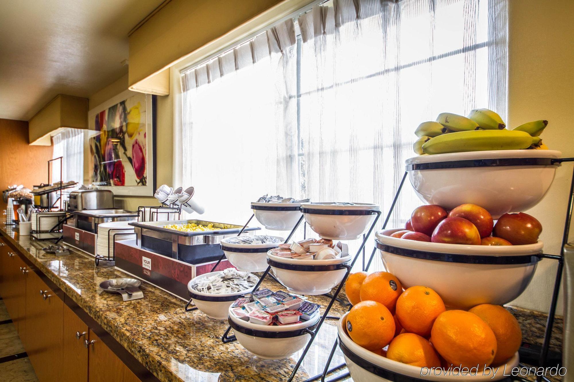 Comfort Inn & Suites Oakland Airport Bagian luar foto