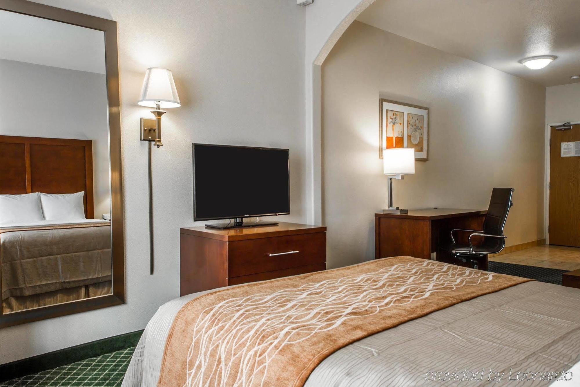 Comfort Inn & Suites Oakland Airport Bagian luar foto