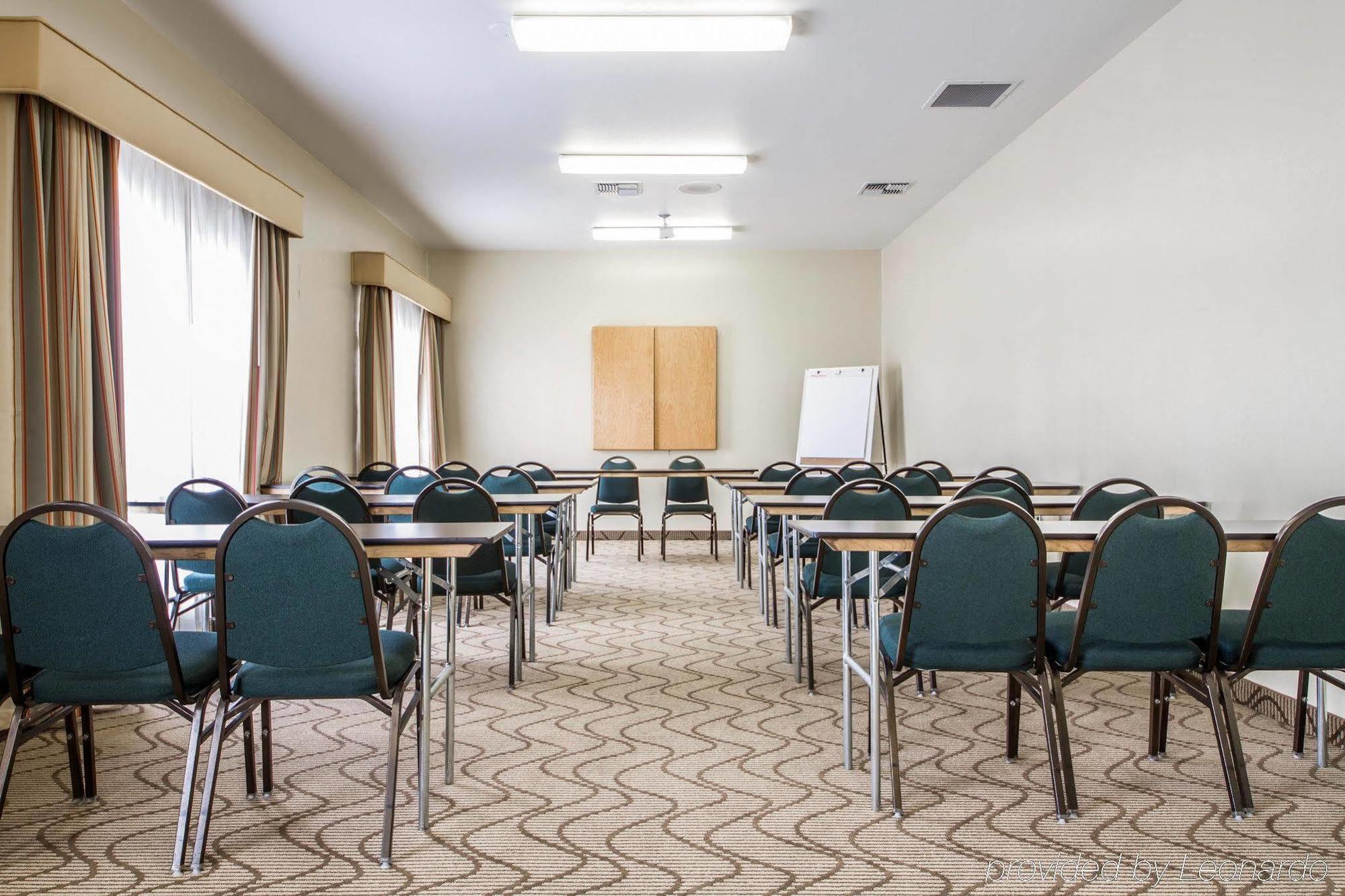 Comfort Inn & Suites Oakland Airport Bagian luar foto