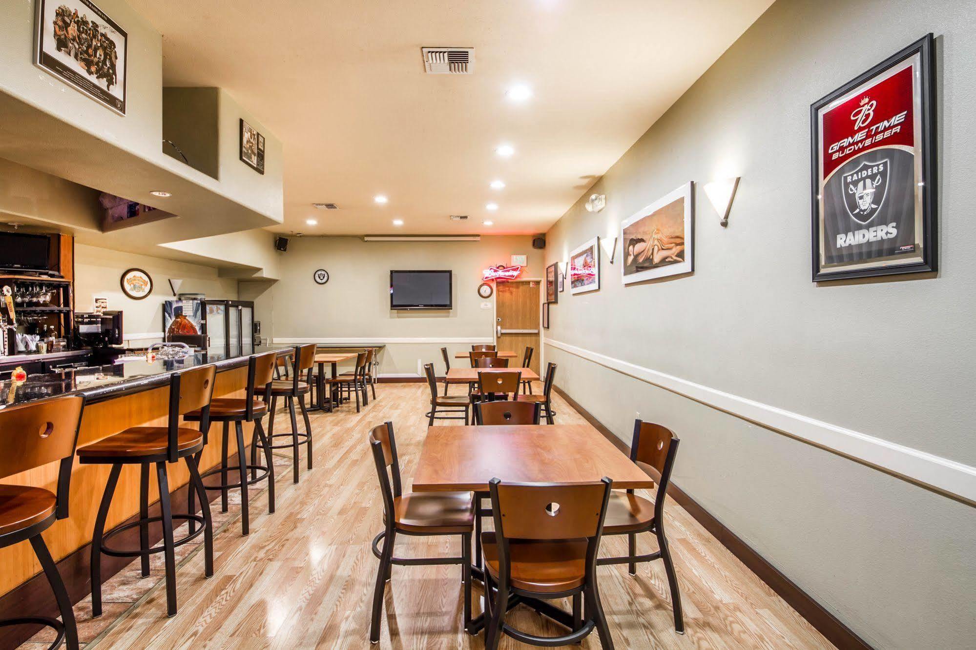 Comfort Inn & Suites Oakland Airport Bagian luar foto