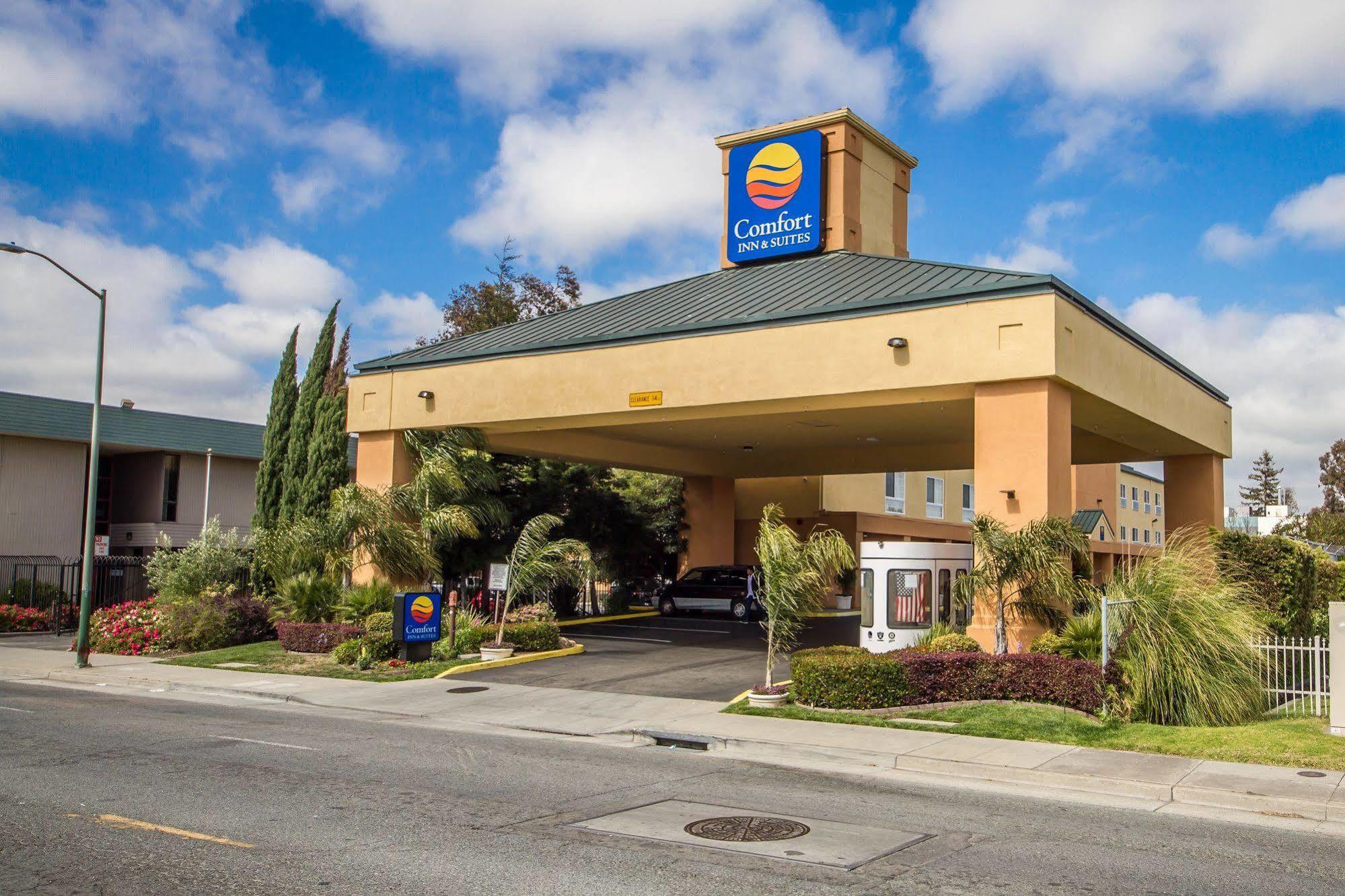 Comfort Inn & Suites Oakland Airport Bagian luar foto