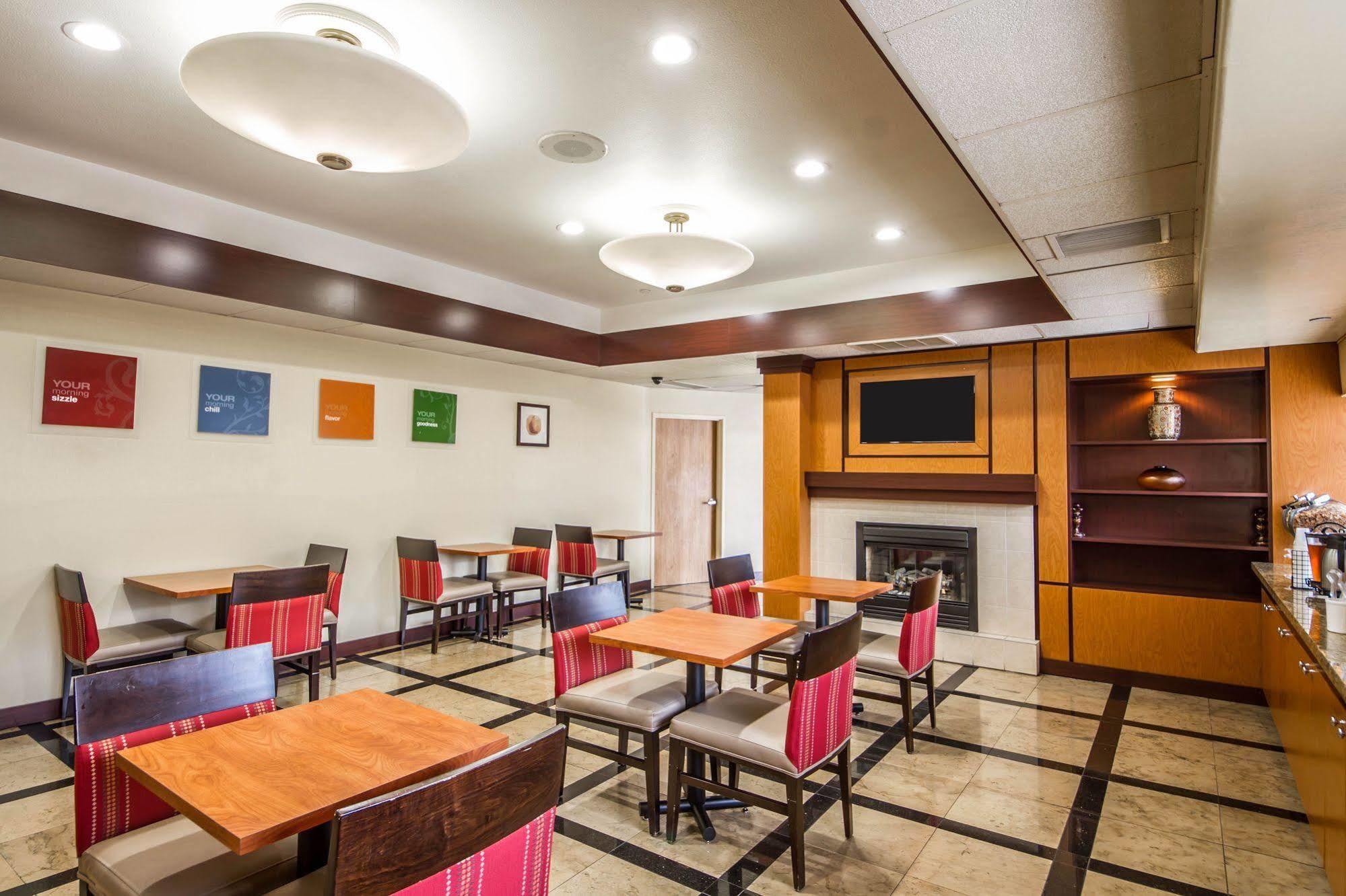 Comfort Inn & Suites Oakland Airport Bagian luar foto