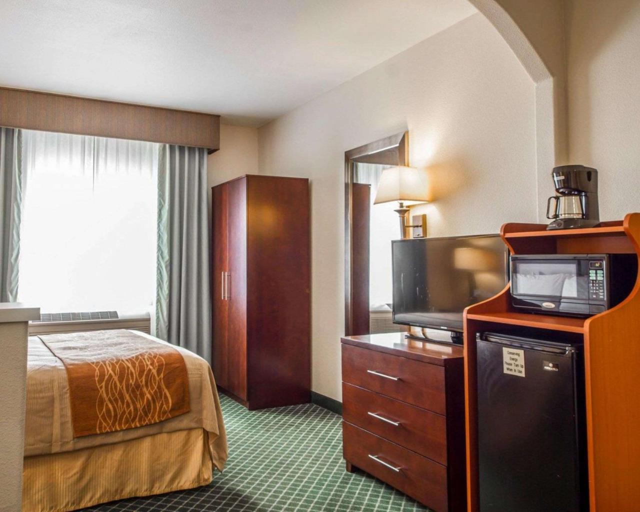 Comfort Inn & Suites Oakland Airport Bagian luar foto