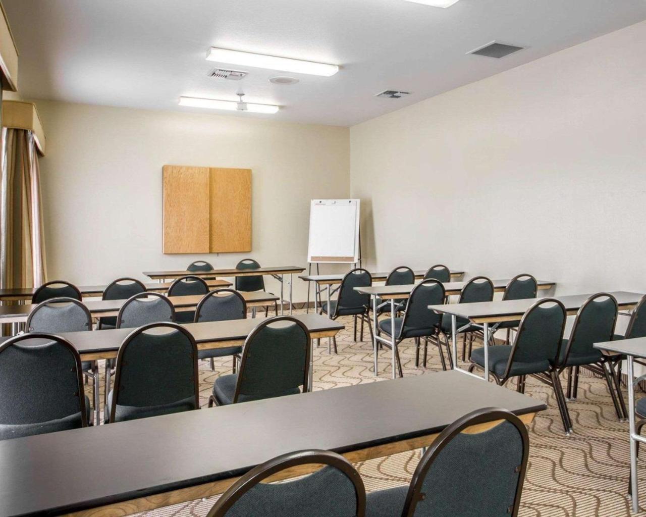 Comfort Inn & Suites Oakland Airport Bagian luar foto