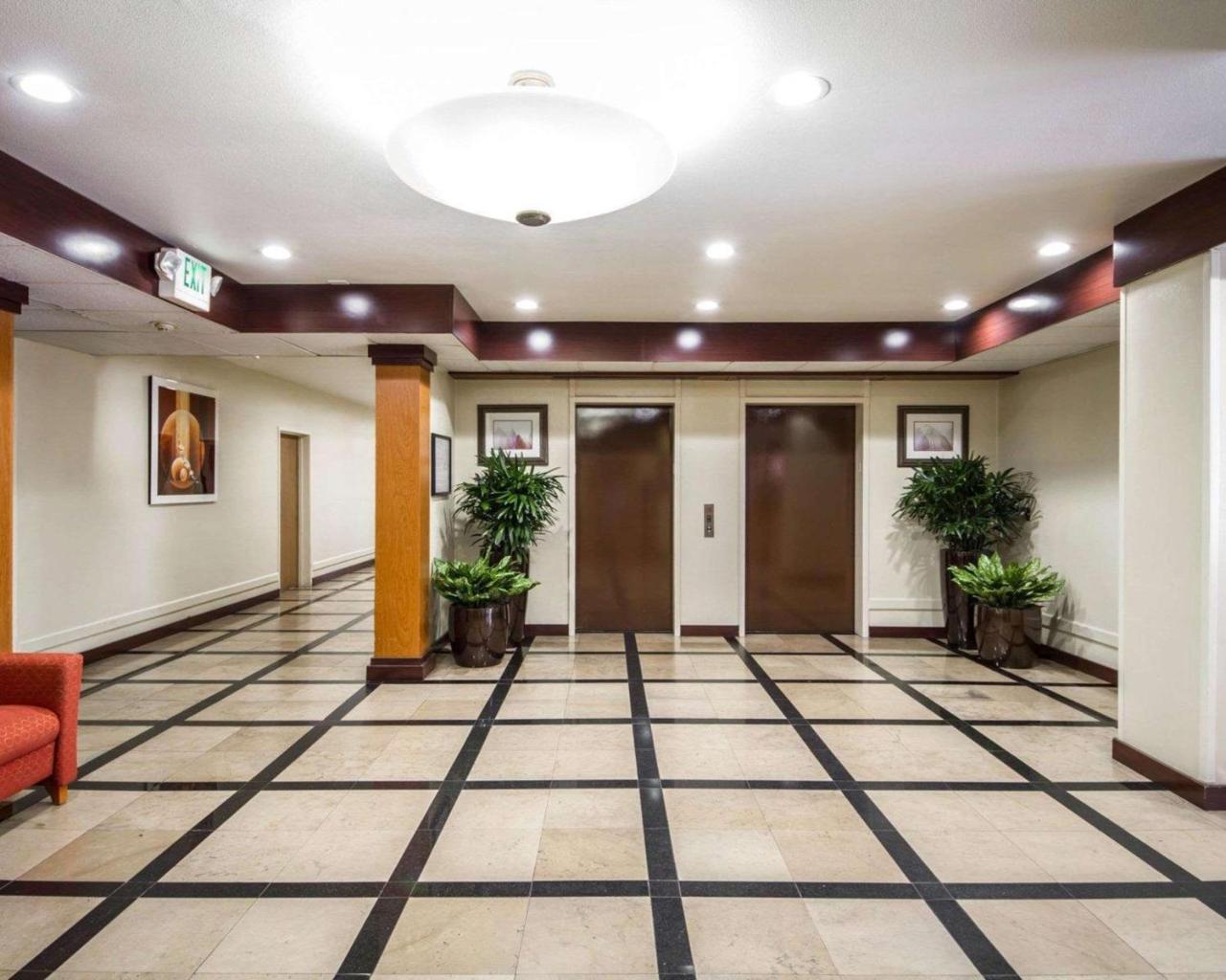 Comfort Inn & Suites Oakland Airport Bagian luar foto