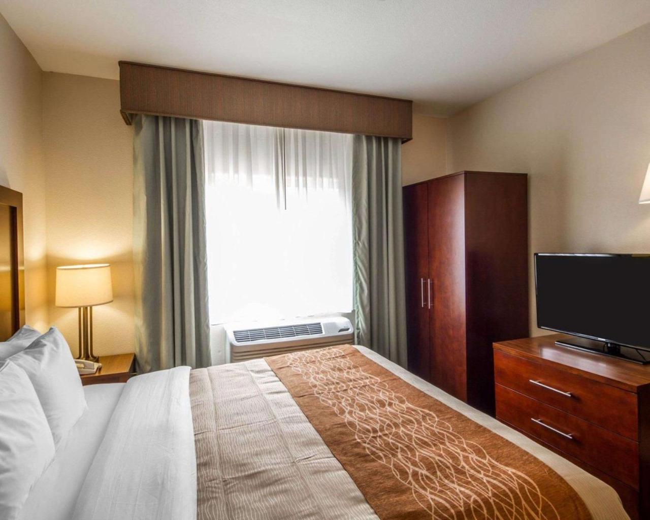 Comfort Inn & Suites Oakland Airport Bagian luar foto