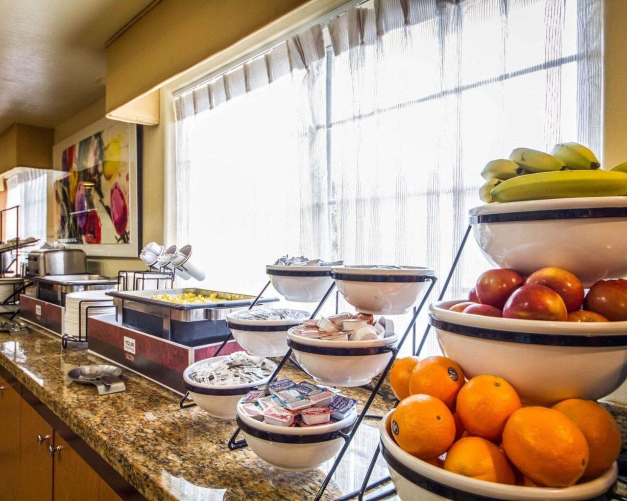 Comfort Inn & Suites Oakland Airport Bagian luar foto
