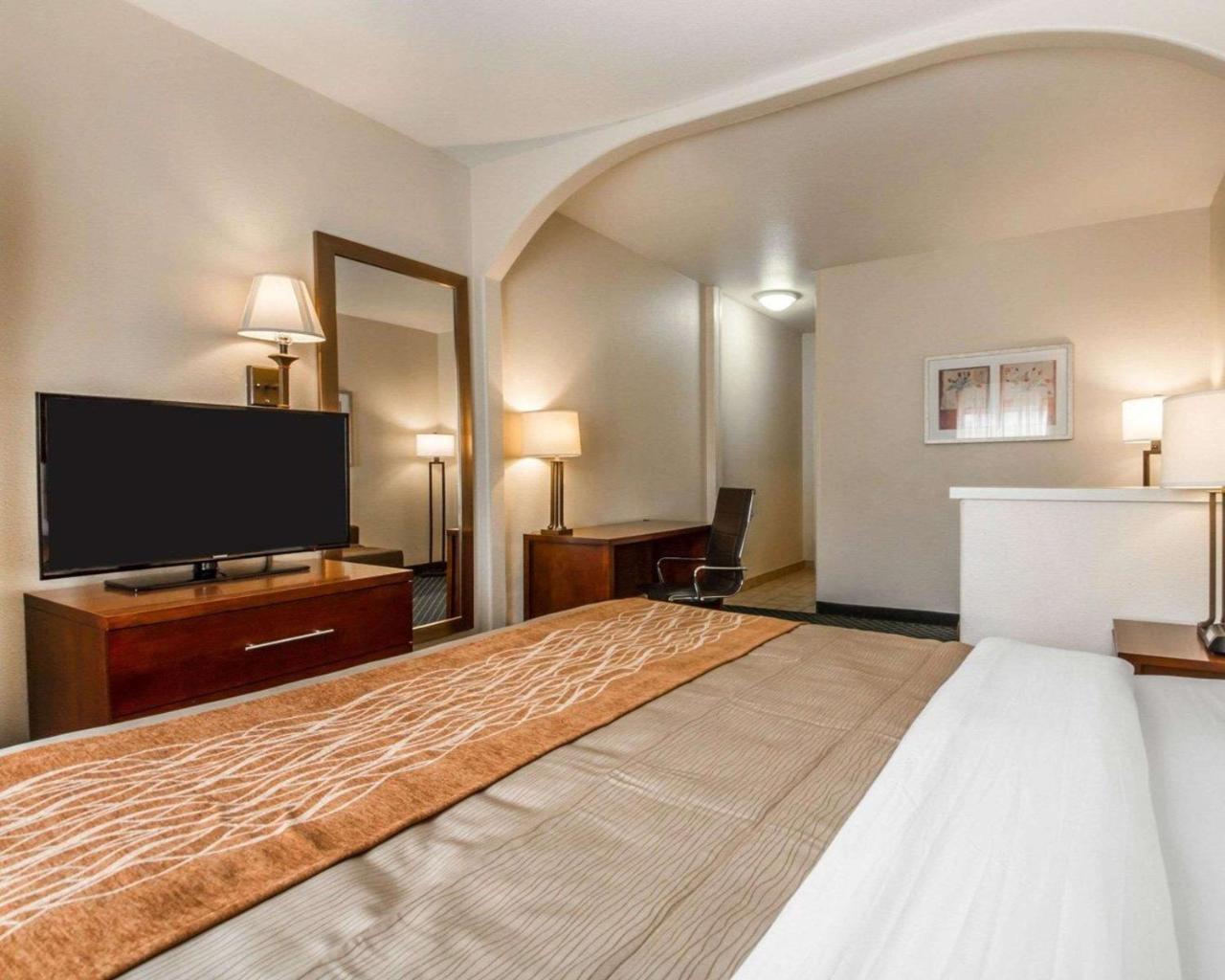 Comfort Inn & Suites Oakland Airport Bagian luar foto