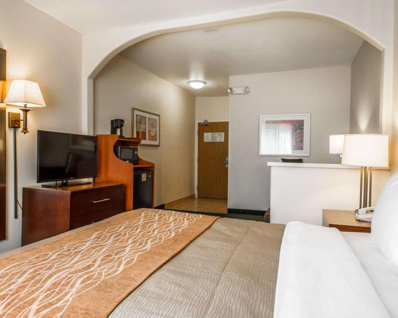 Comfort Inn & Suites Oakland Airport Bagian luar foto