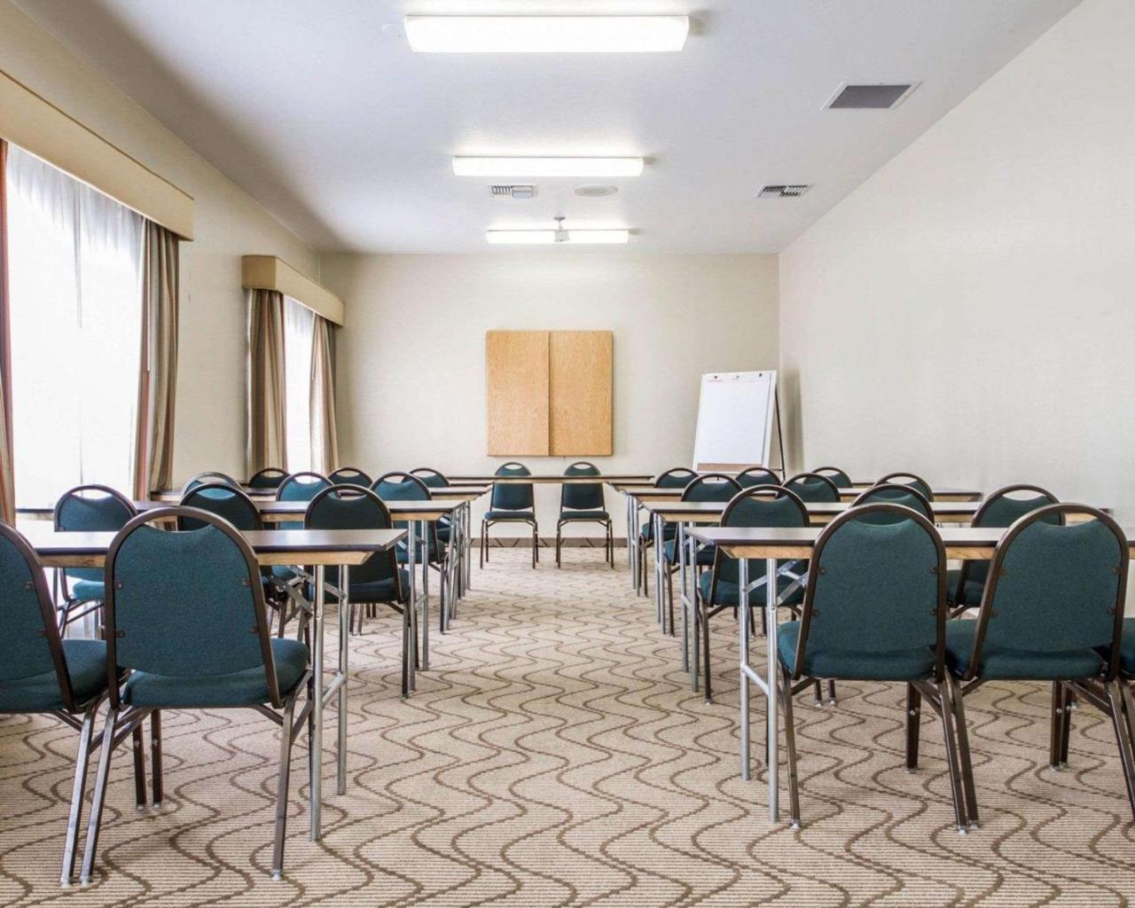 Comfort Inn & Suites Oakland Airport Bagian luar foto